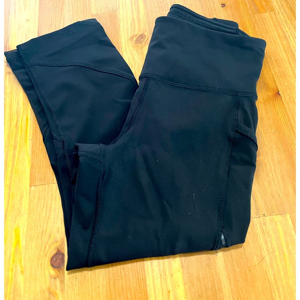 Lululemon fast as light crop legging.  Women’s size 4